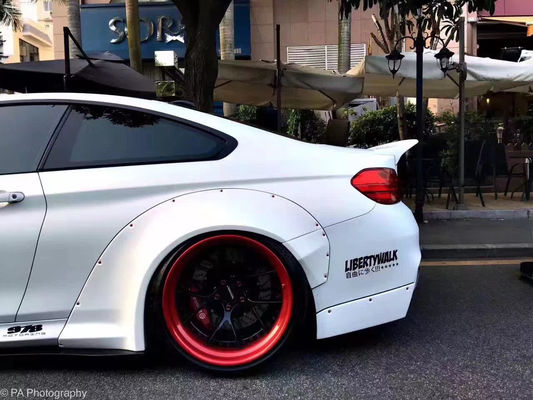 LB Wide-body Kit برای BMW M4 F82 Wide-body Kit M4 F82 ارتقا یافته LB Style Front Lip Diffuser Spoiler کیت بدن فیبر کربن