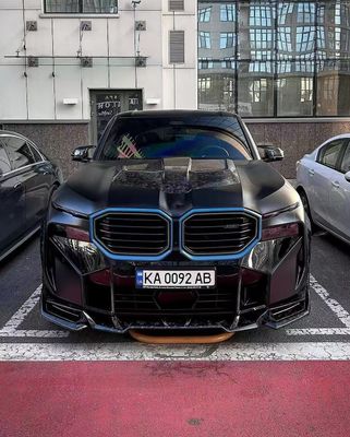 XM Bmw Wide Body Kit فیبر کربن لب جلویی اسپویلر سیاه Bmw Side Skirt چرخ قوس