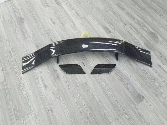 رنگ روشن مشکی استون مارتین کیت بدن DBX MSY سبک فیبر کربن اسپویلر بال