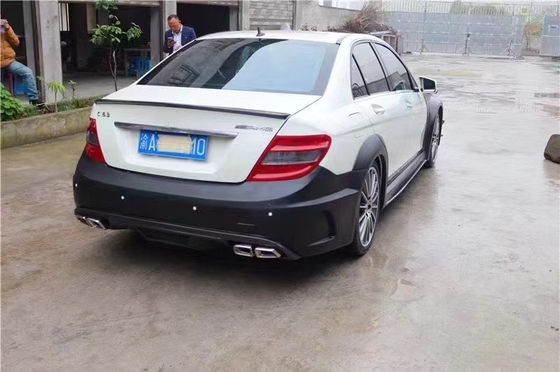 برای مرسدس W204 C63 کیت بدن W204 ارتقا یافته سری سیاه سبک جلو و عقب بومپر هود کیت widebody